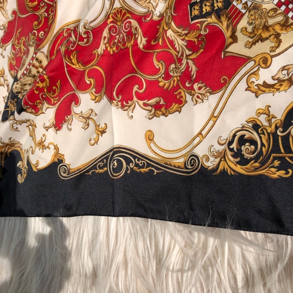 VINTAGE PATRICIA PARIS “REGAL SHEILD CREST” SCARF. Great Vintage Condition - Picture 2 of 3